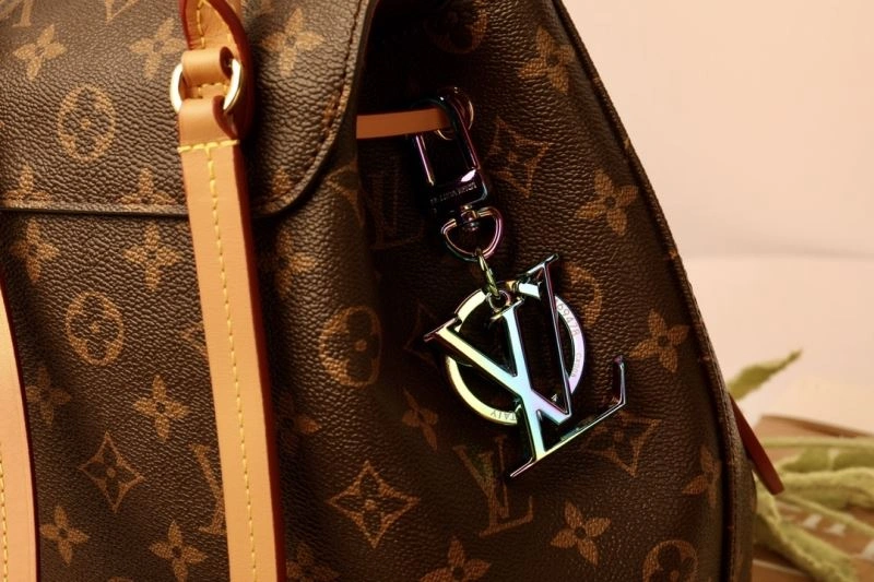 Unisex Louis Vuitton Keychains 267120