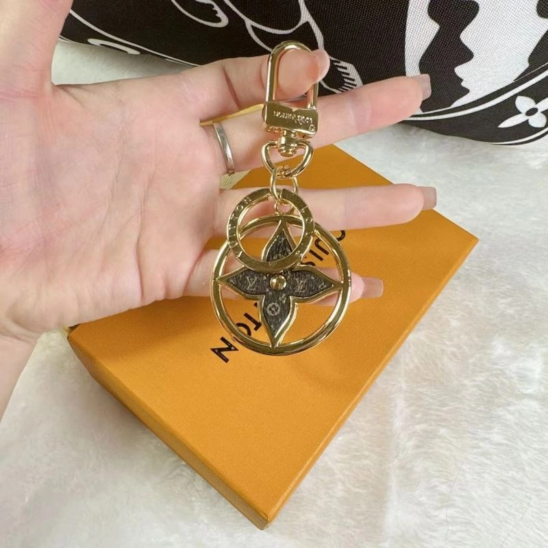 Snug Louis Vuitton Keychains 267055