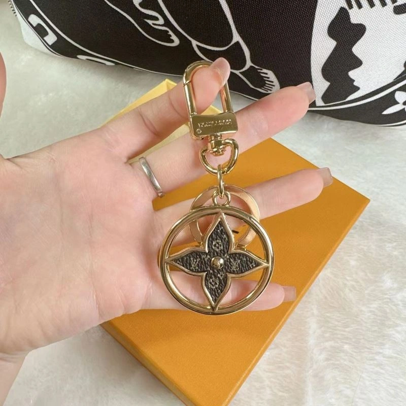 Snug Louis Vuitton Keychains 267055