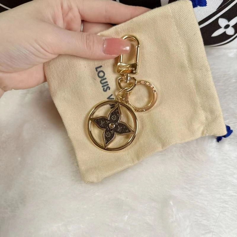 Snug Louis Vuitton Keychains 267055