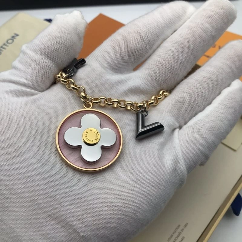 OnTrend Louis Vuitton Keychains 266910
