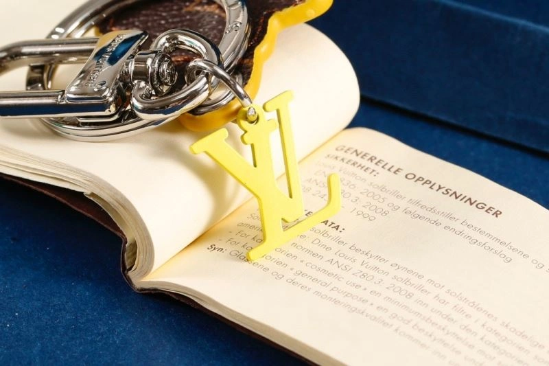 OnTrend Louis Vuitton Keychains 266900