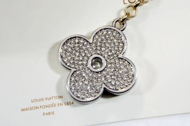 Breathable Louis Vuitton Keychains 266897