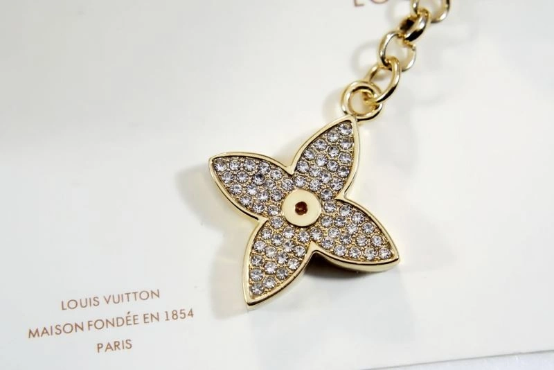 Breathable Louis Vuitton Keychains 266897