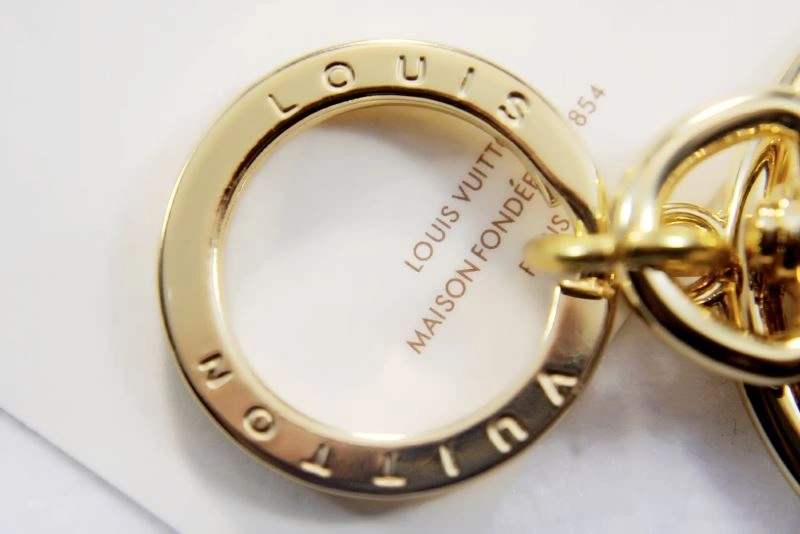 Breathable Louis Vuitton Keychains 266897