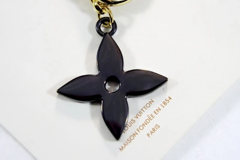 Louis Vuitton Keychains UrbanChic 266859