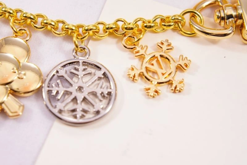 Louis Vuitton Keychains MultiPurpose 266781