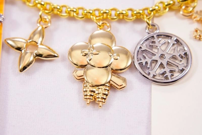 Louis Vuitton Keychains MultiPurpose 266781