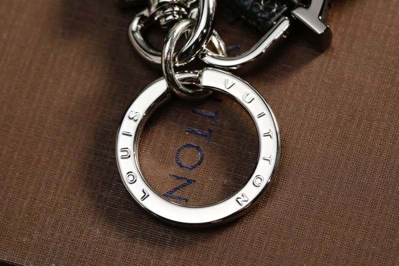 Unisex Louis Vuitton Keychains 267536