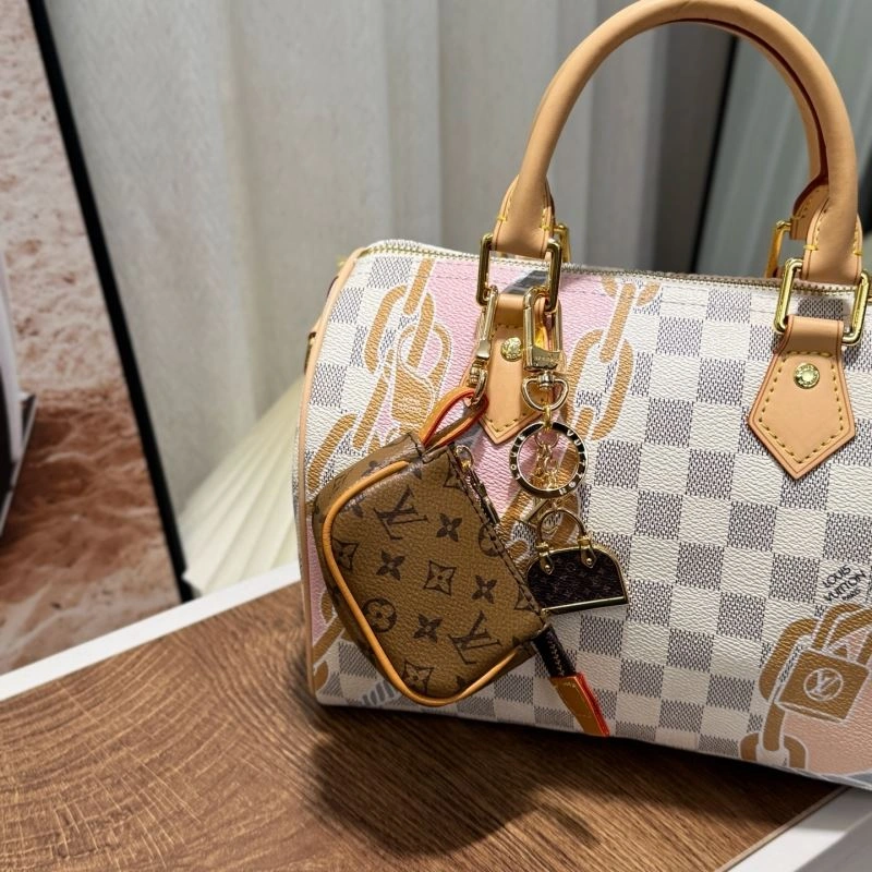 Affordable Louis Vuitton Keychains 265896