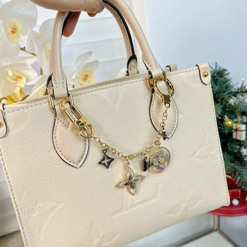 Louis Vuitton Keychains UrbanChic 267397