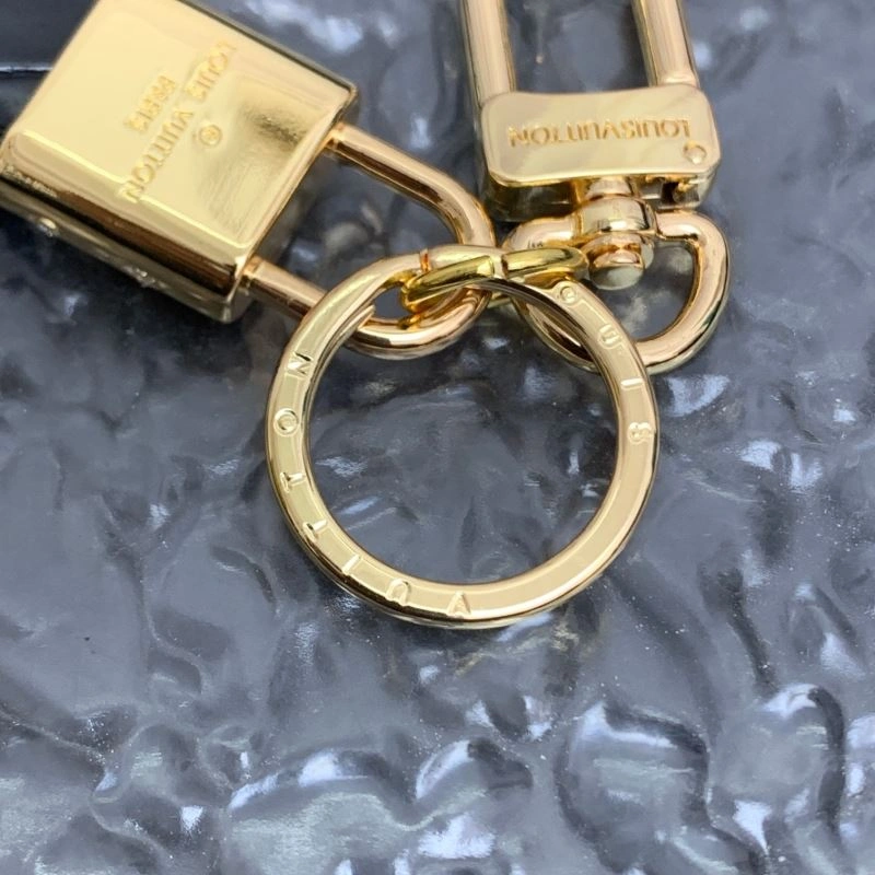 Louis Vuitton Keychains ModernLook 266739