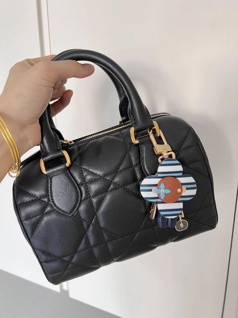 Louis Vuitton Keychains Flexible 265889
