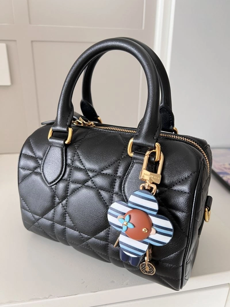 Louis Vuitton Keychains Flexible 265889