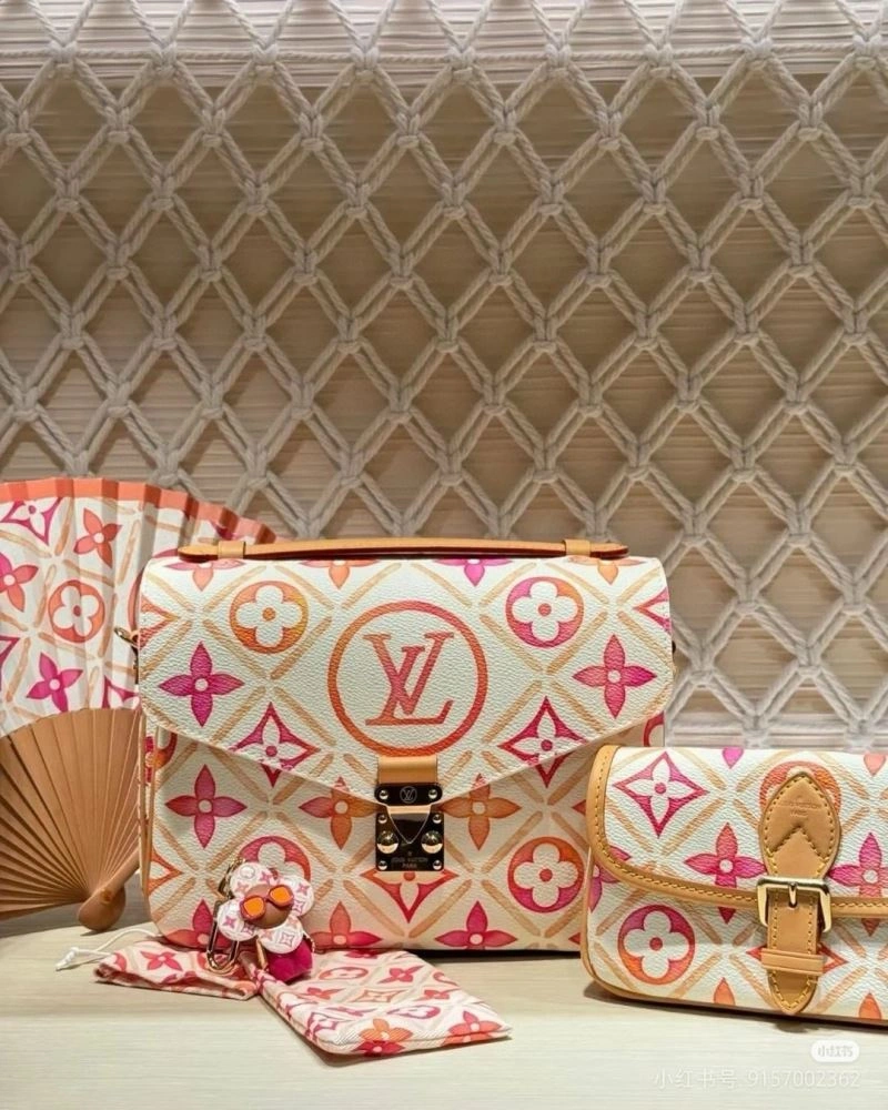 Louis Vuitton Keychains MultiPurpose 265883