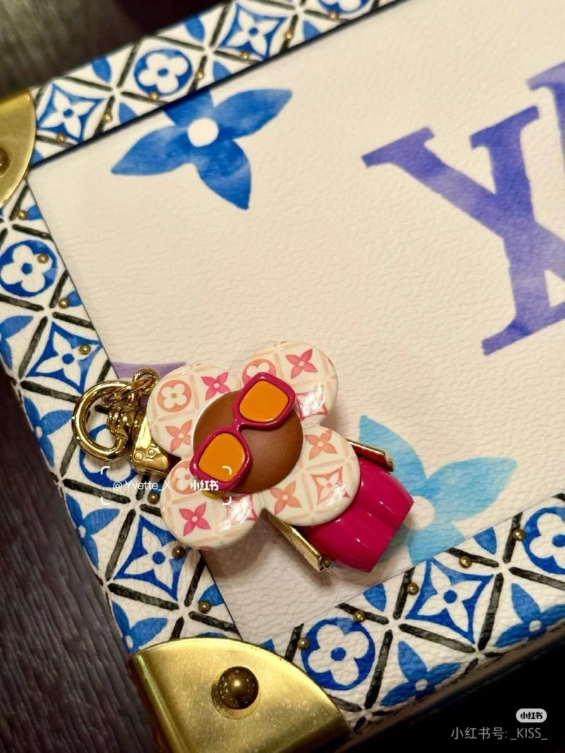 Louis Vuitton Keychains MultiPurpose 265883
