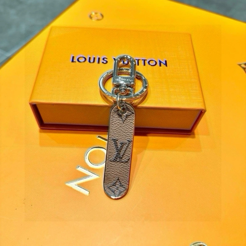 Louis Vuitton Keychains UrbanChic 266369