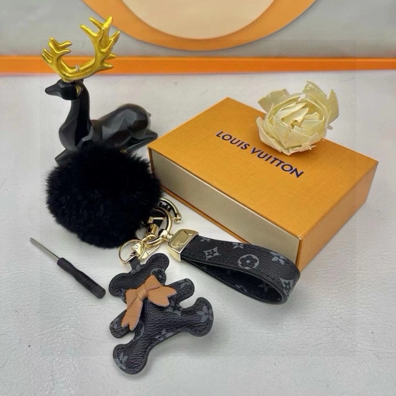 OnTrend Louis Vuitton Keychains 266322