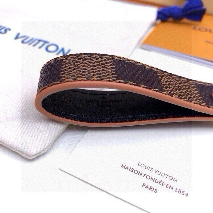 RelaxedFit Louis Vuitton Keychains 266306
