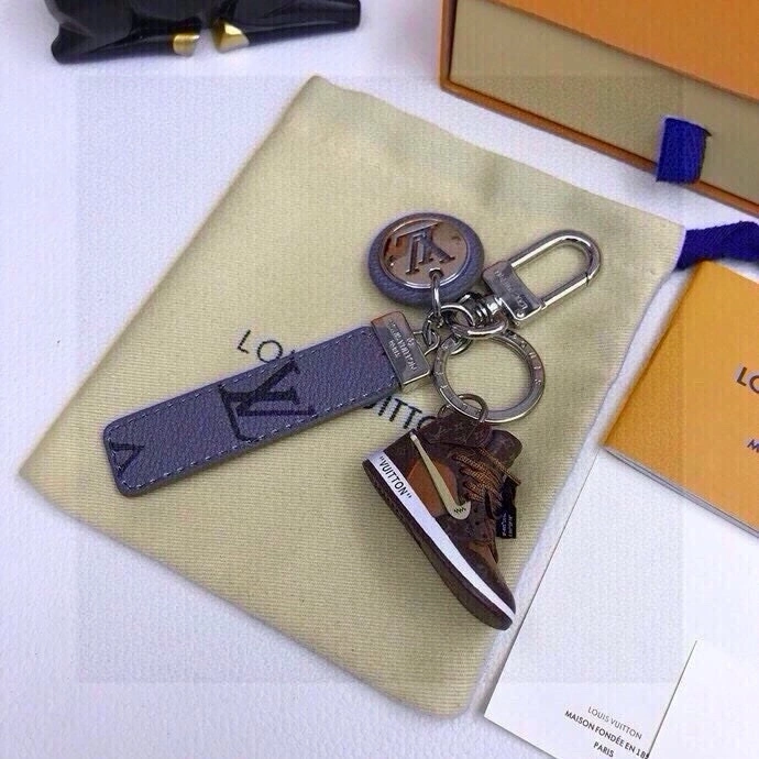 Louis Vuitton Keychains Casual 266209