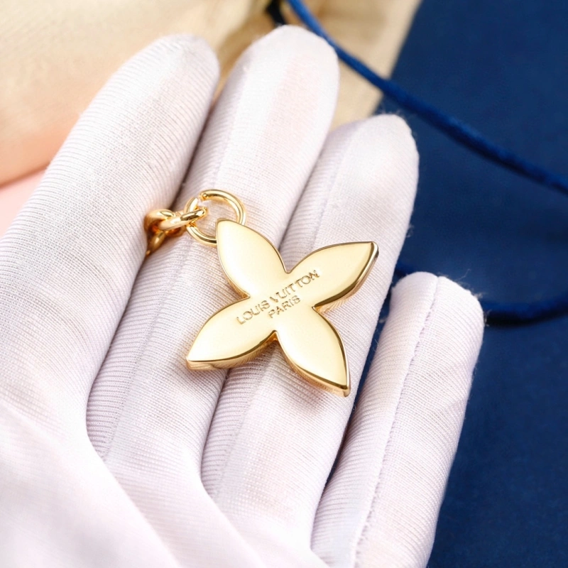Elegant Louis Vuitton Keychains 266160