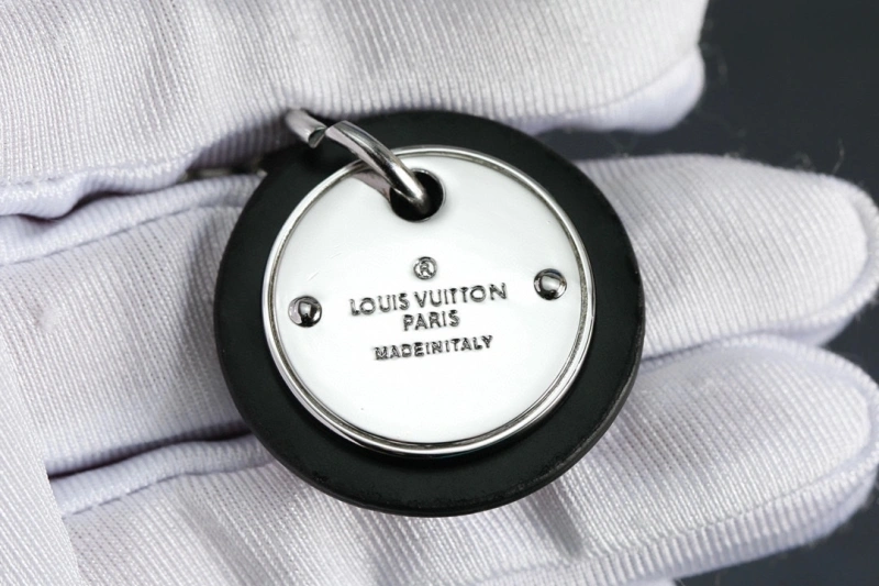 Minimalist Louis Vuitton Keychains 266127