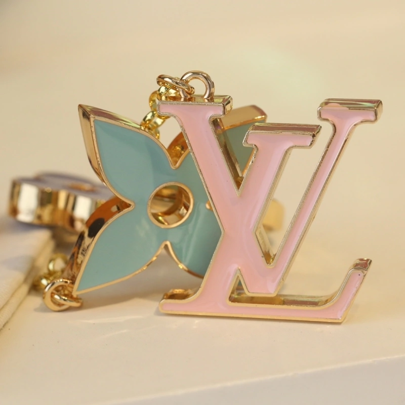 SmoothTexture Louis Vuitton Keychains 266141