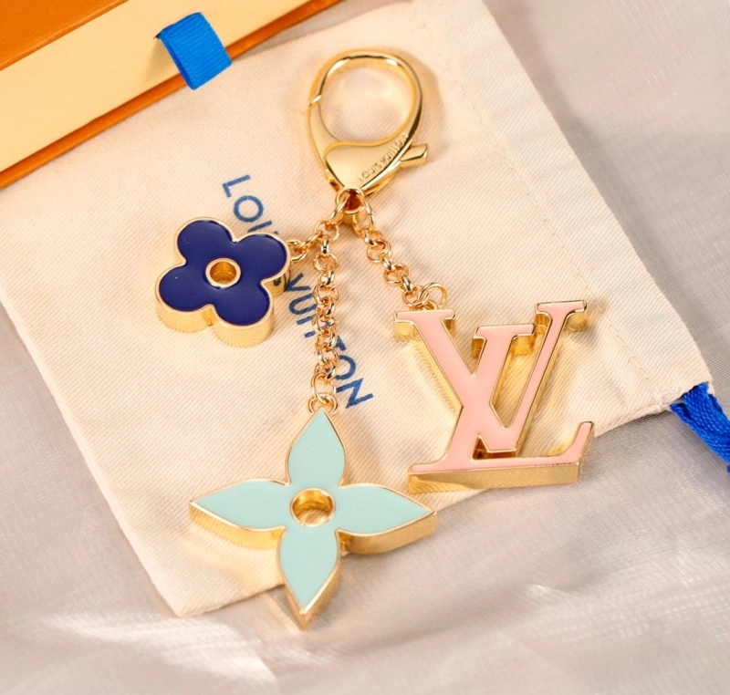SmoothTexture Louis Vuitton Keychains 266141