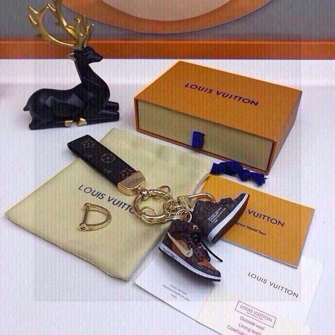 Premium Louis Vuitton Keychains 265511