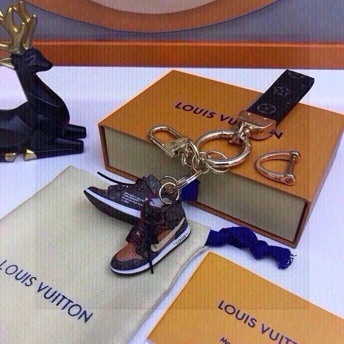 Premium Louis Vuitton Keychains 265511