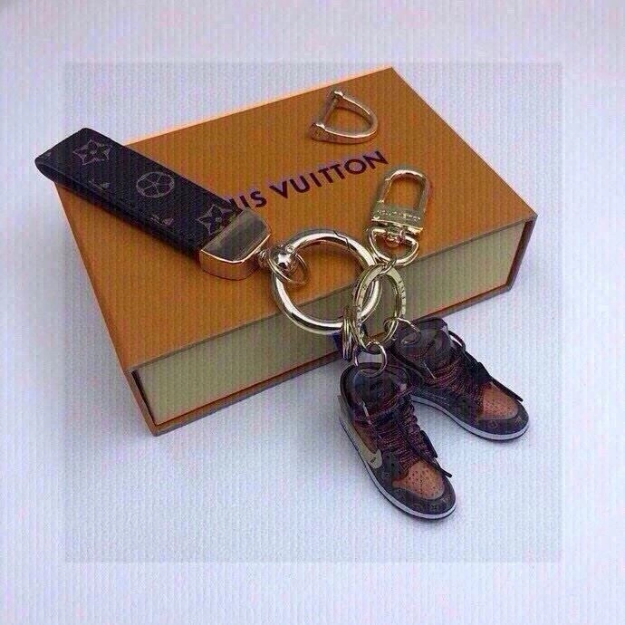Premium Louis Vuitton Keychains 265511