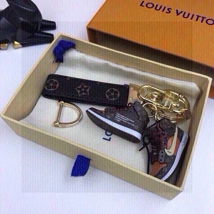 Premium Louis Vuitton Keychains 265511