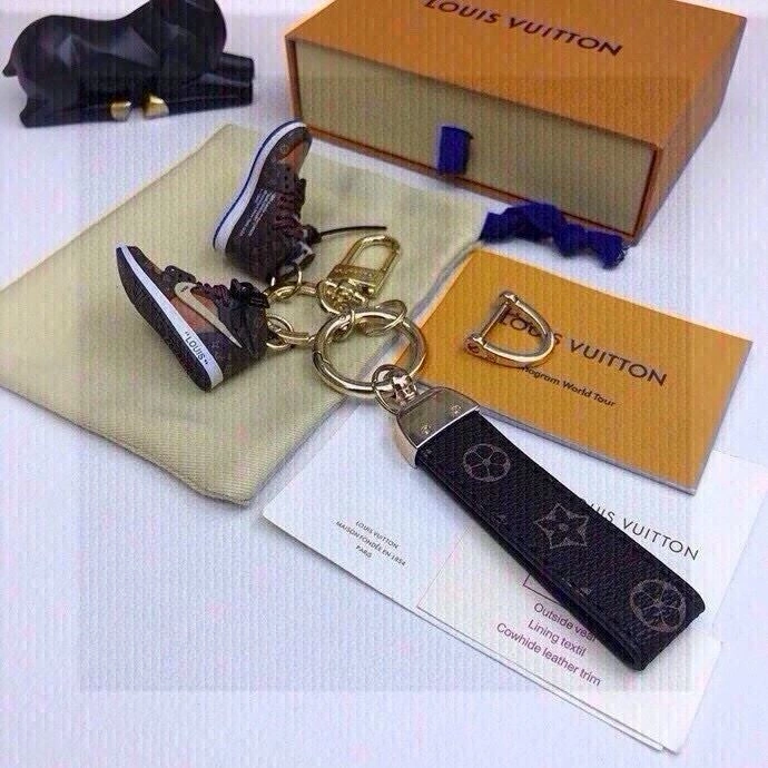 Premium Louis Vuitton Keychains 265511