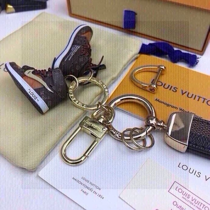 RelaxedFit Louis Vuitton Keychains 265494