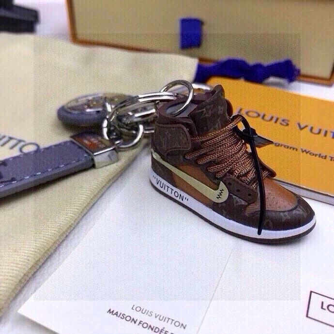 Effortless Louis Vuitton Keychains 265411