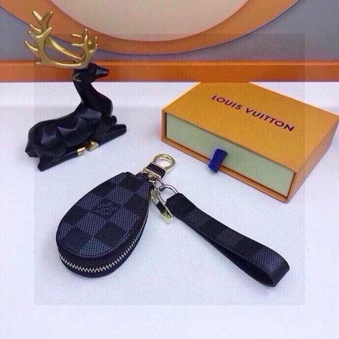 SmoothTexture Louis Vuitton Keychains 265424