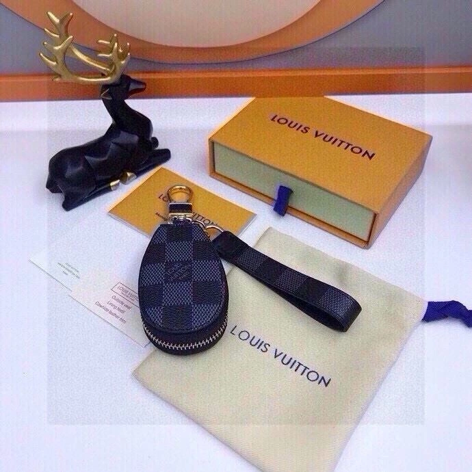 SmoothTexture Louis Vuitton Keychains 265424