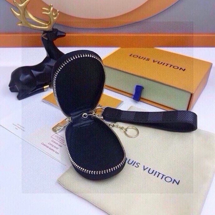 SmoothTexture Louis Vuitton Keychains 265424