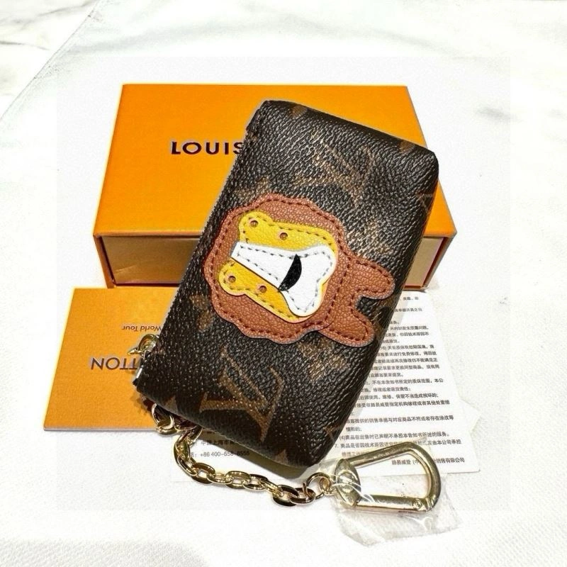 Minimalist Louis Vuitton Keychains 265406