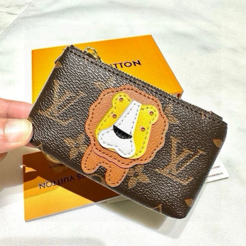 Minimalist Louis Vuitton Keychains 265406