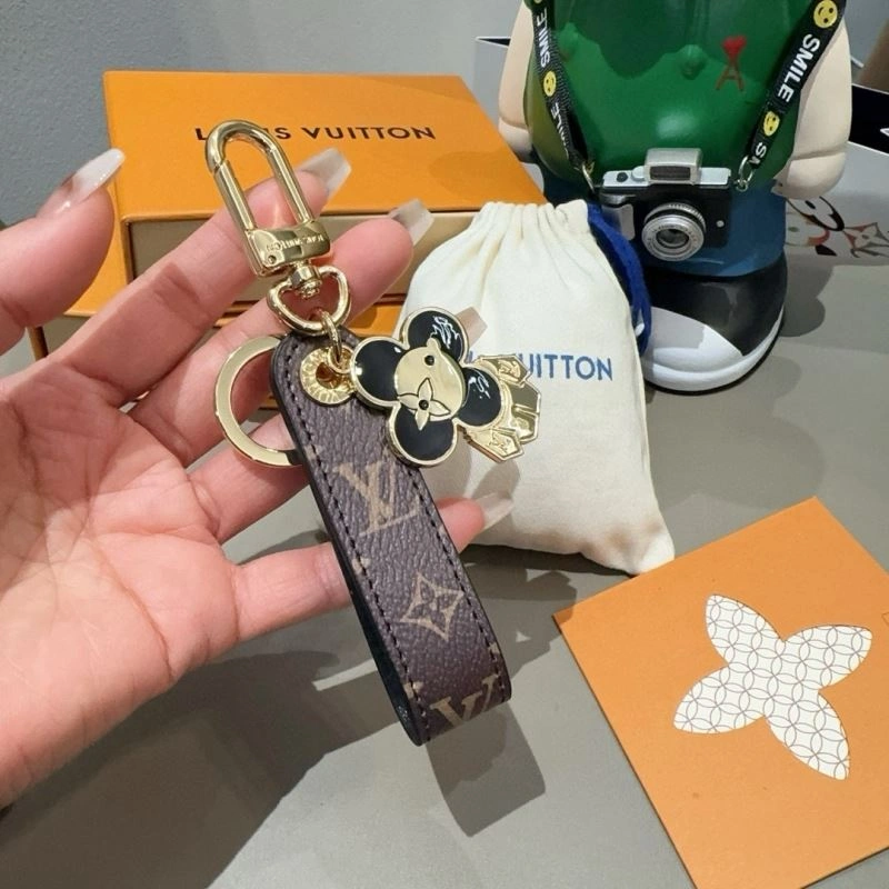 Louis Vuitton Keychains Effortless 265279