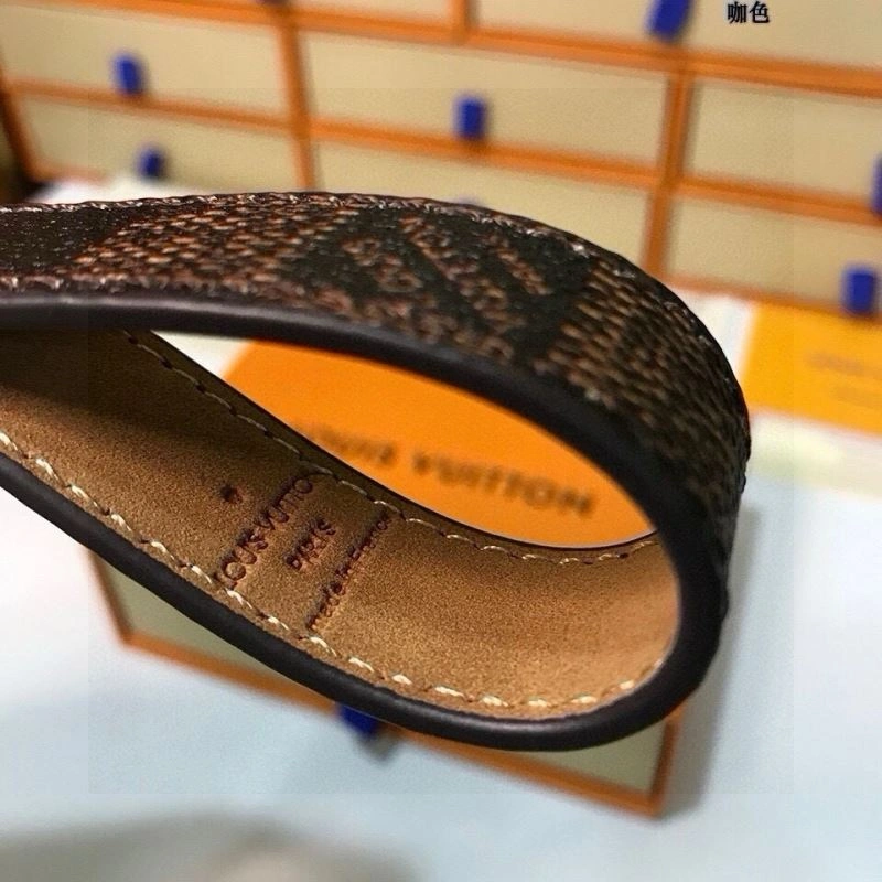 Casual Louis Vuitton Keychains 265257