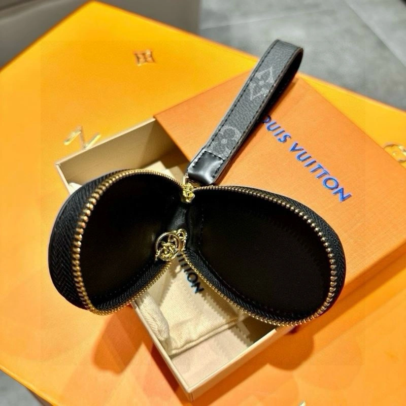 Louis Vuitton Keychains UrbanChic 265224