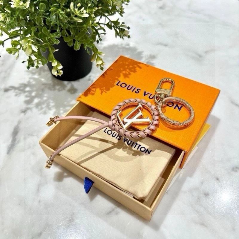 Unisex Louis Vuitton Keychains 265093