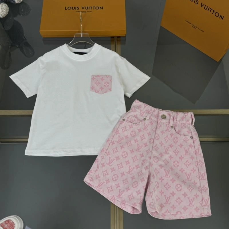 Versatile Louis Vuitton Kids 132202