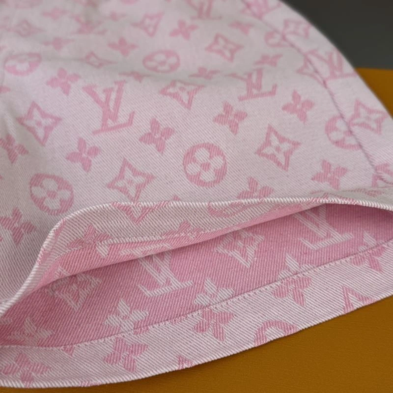 Versatile Louis Vuitton Kids 132202