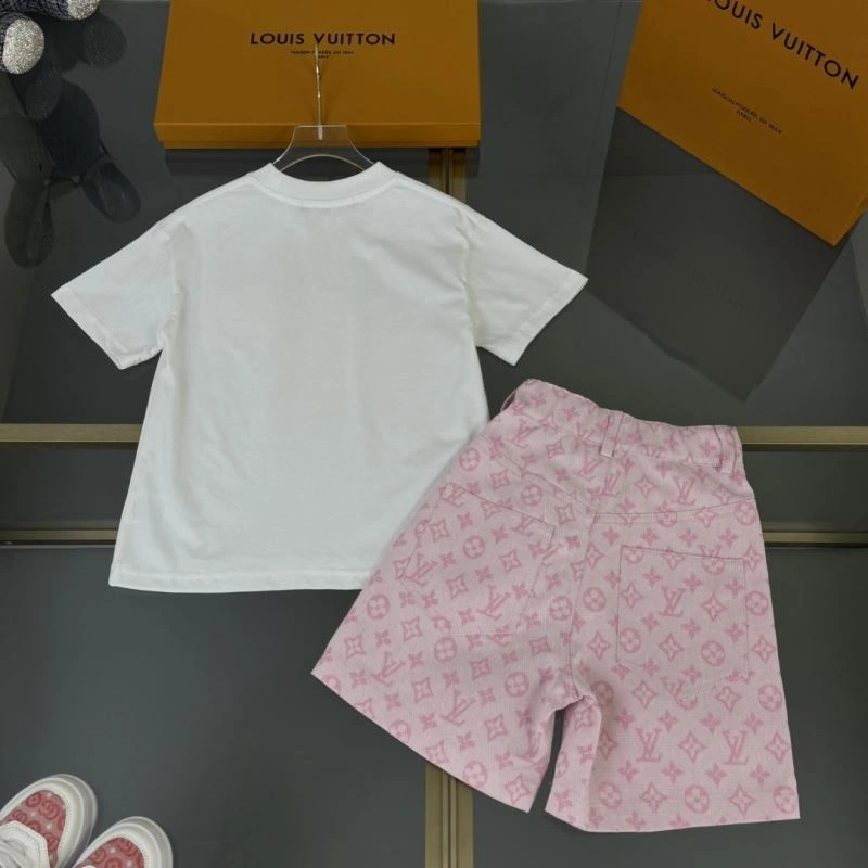Versatile Louis Vuitton Kids 132202