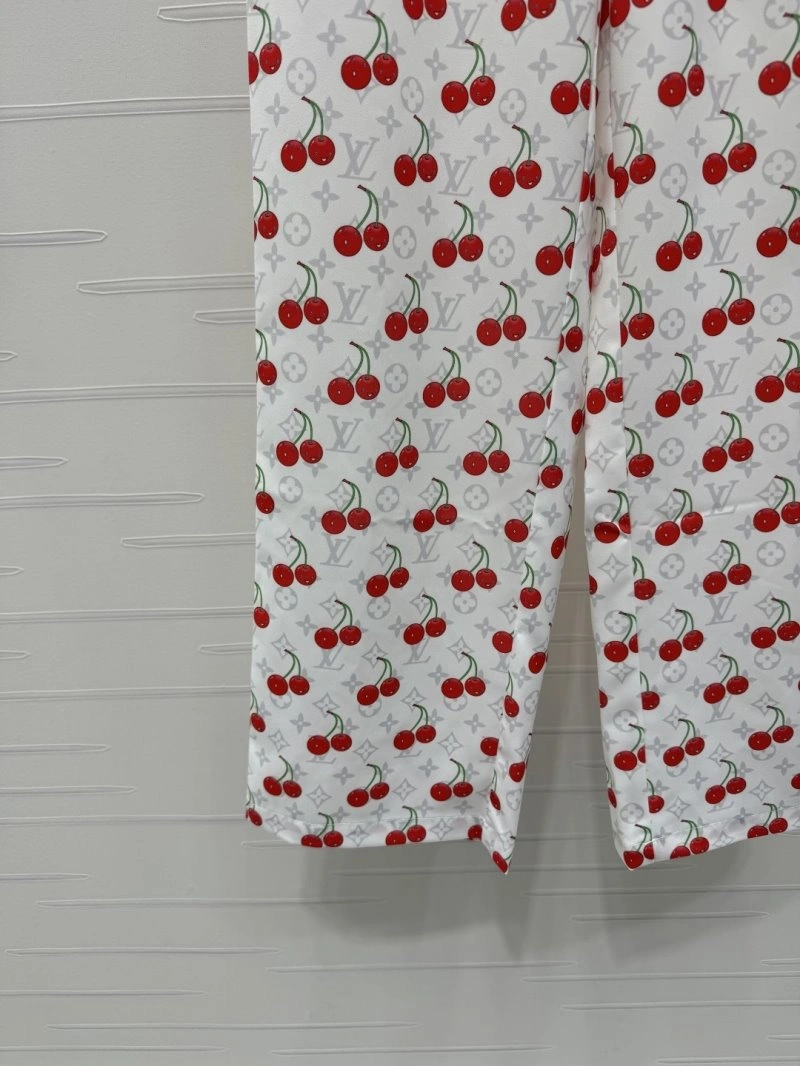 Effortless Louis Vuitton Long Pants 131083