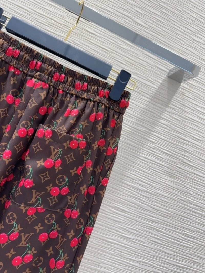 Louis Vuitton Long Pants Casual 131076