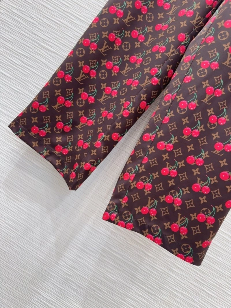 Louis Vuitton Long Pants Casual 131076